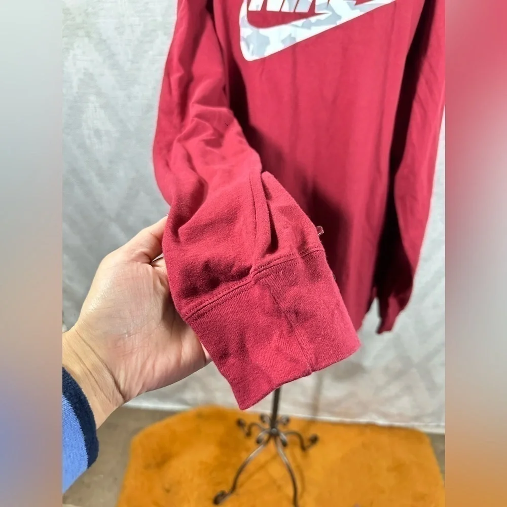 The Nike Tee burgundy long sleeve with camo logo size XL